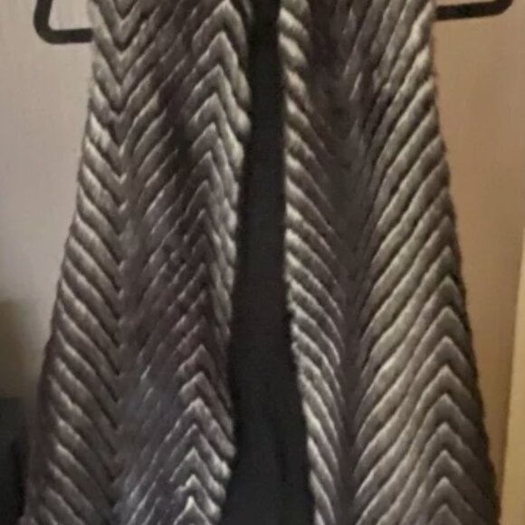 Lola & Sophie Faux Fur Vest Chevron Animal Print Black Gray Made in USA - Picture 4 of 9